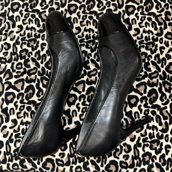 Monet Heels Patent Leather Toe/Heel -Leather Upper Gold Signature Detail Size 8 - Picture 5 of 8